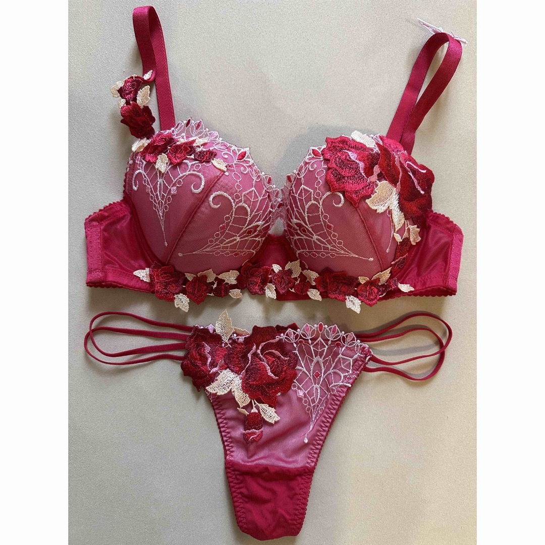 希少✨☆ワコール サルート E65・M☆62G