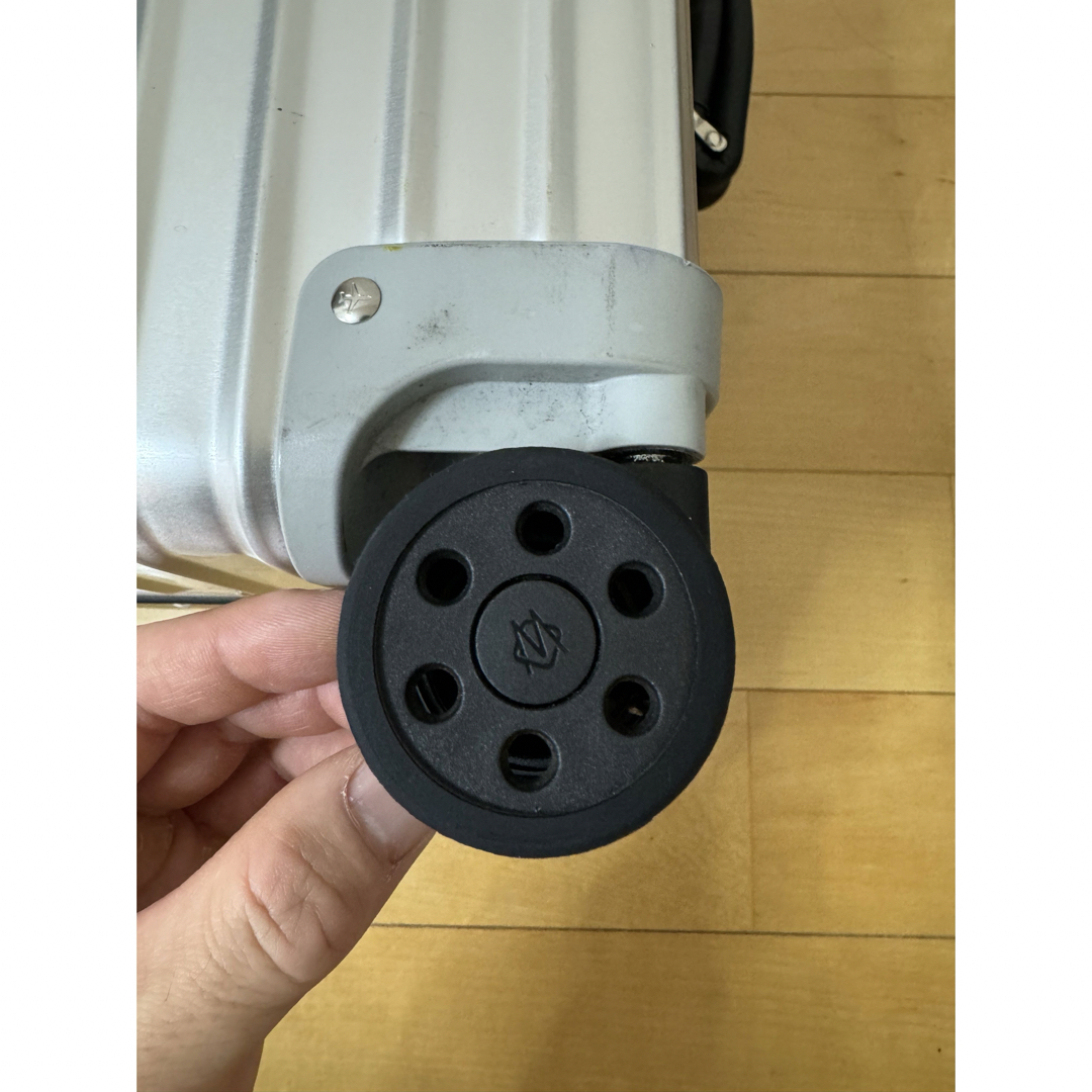 リモワ 車輪カバー ホイール 黒の通販 by サビッキー's shop｜ラクマ