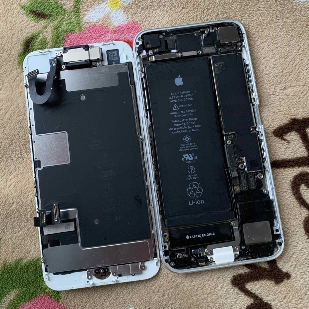 iPhone - iPhone8 ジャンク 部品取り用の通販 by きよ's shop｜アイ