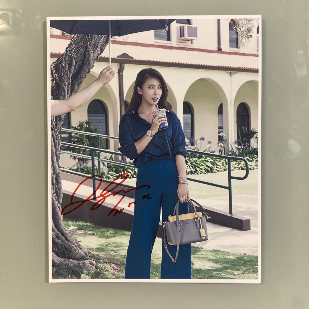 ハジウォン直筆サイン入り超大型写真…Ha Ji-won …の通販 by モーラス