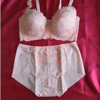 シャルレ（ブラ&ショーツセット）のフリマアイテム一覧