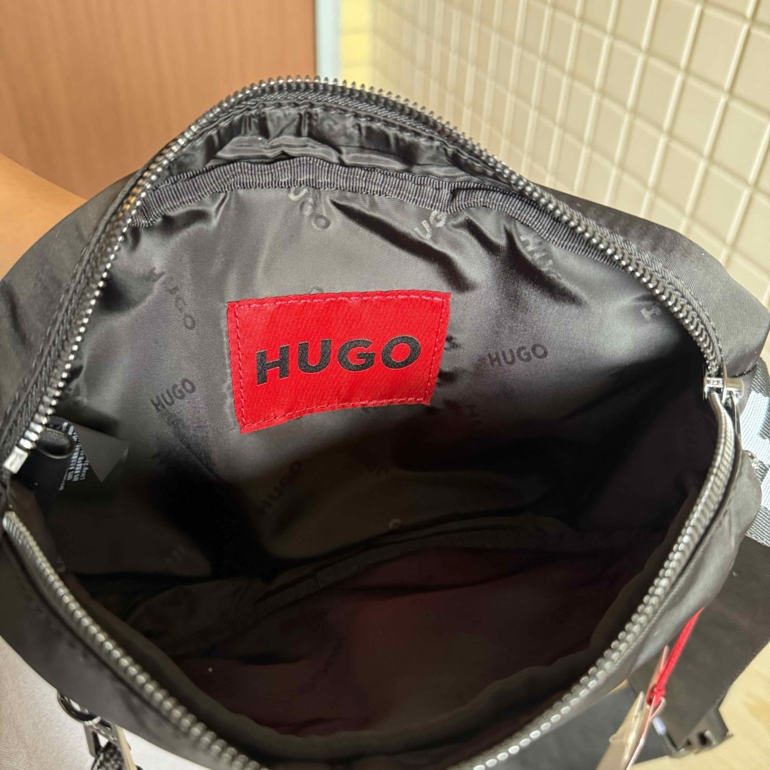 HUGO] [ヒューゴ] ロゴエンボス ミックスストラクチャー ベルトバッグ