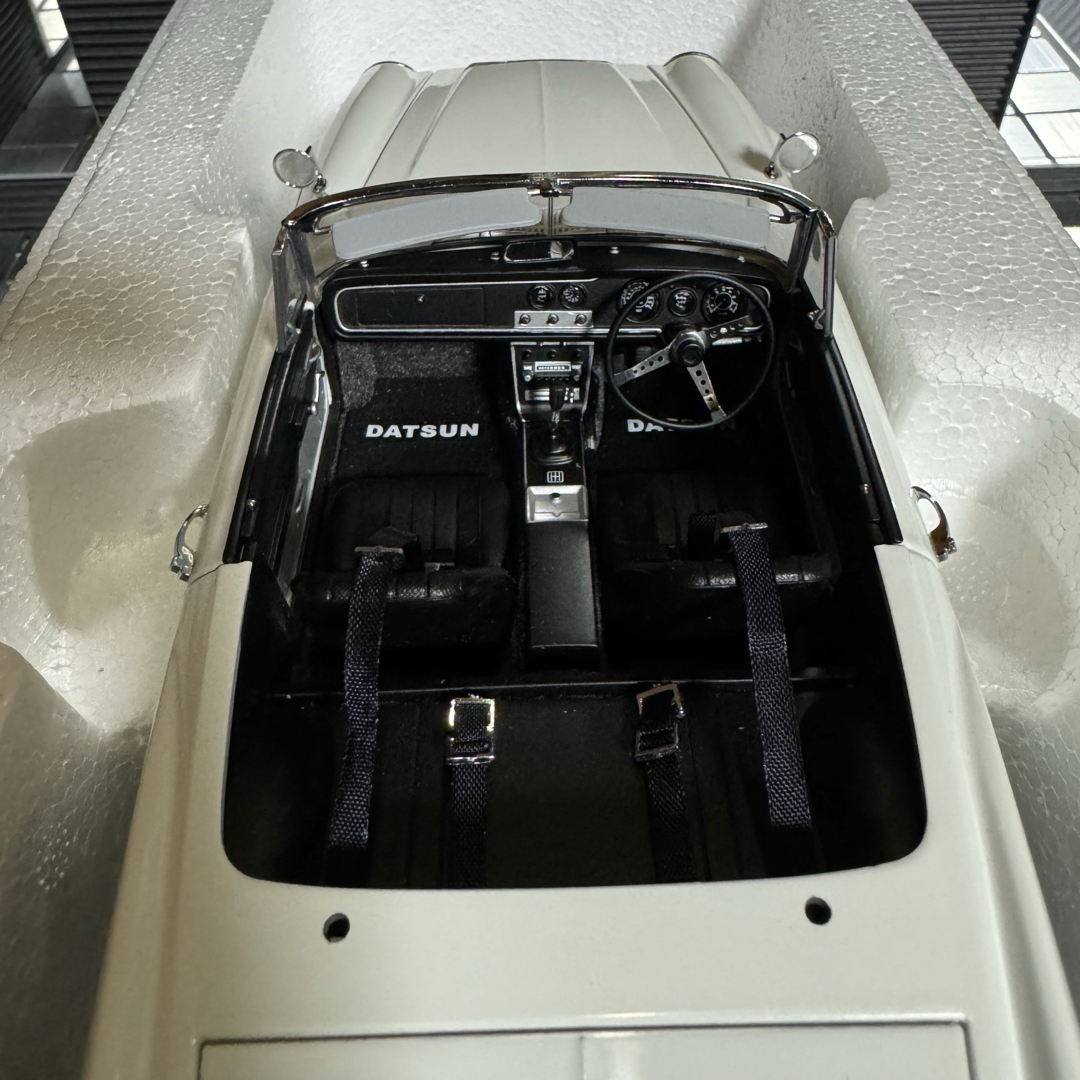 AUTOart - 未展示品 オートアート 1/18 ダットサン フェアレディ 2000