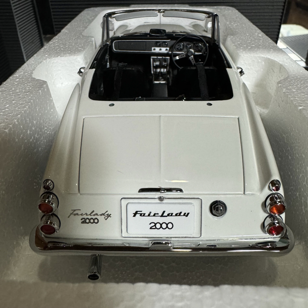 AUTOart - 未展示品 オートアート 1/18 ダットサン フェアレディ 2000