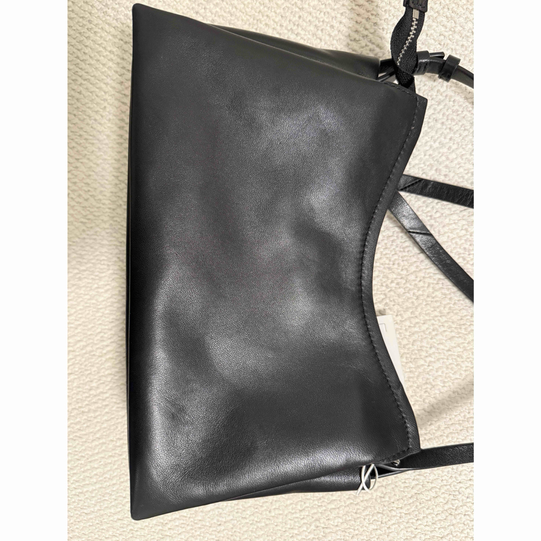 COS - TOME ミニクロスボディ レザー バッグの通販 by ♡｜コスならラクマ