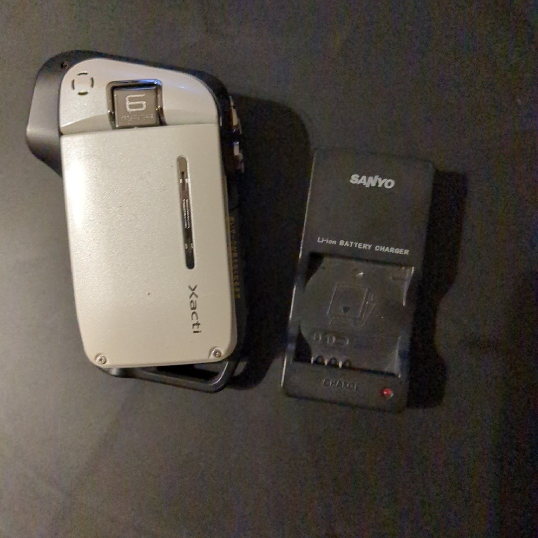 SANYO - SANYO 防水型デジタルムービーカメラ Xacti (ザクティ