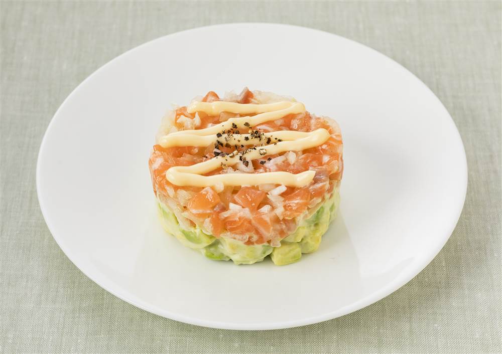 燻製マヨで！サーモンとアボカドのタルタルのレシピ・作り方