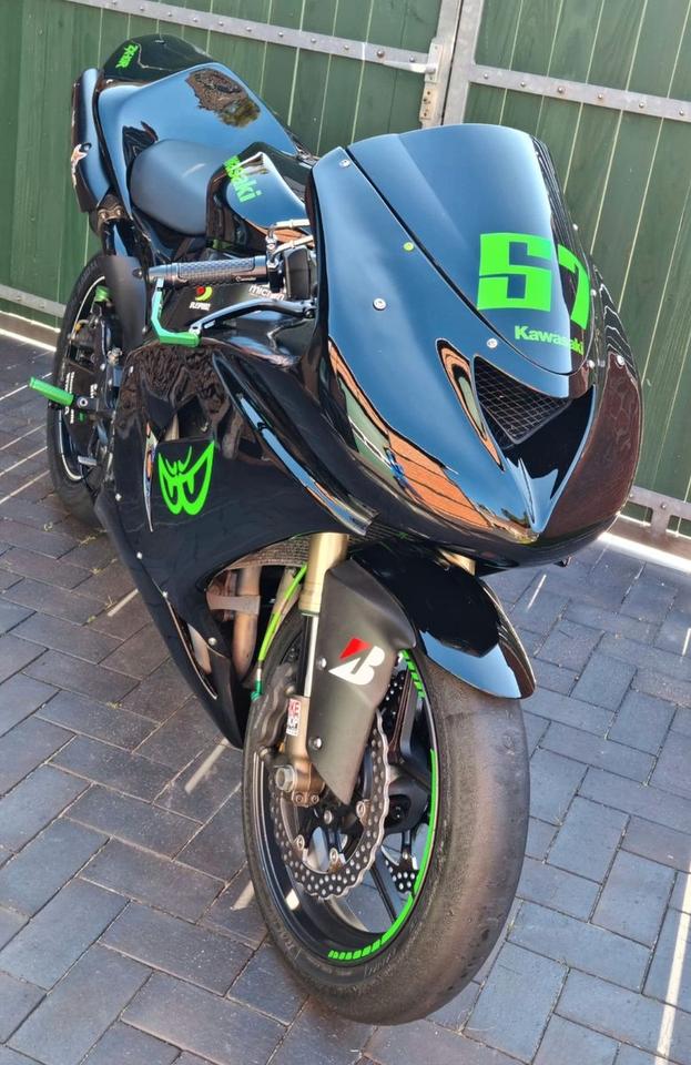Kawasaki ZX 10 R Bj. 2006 Rennstrecke in Brandenburg - Wittenberge