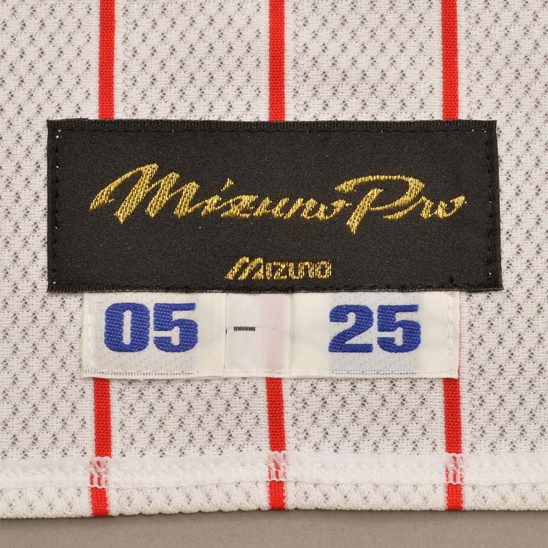 広島東洋カープ 新井貴浩選手 “2005 本塁打王” 直筆サイン入り 復刻