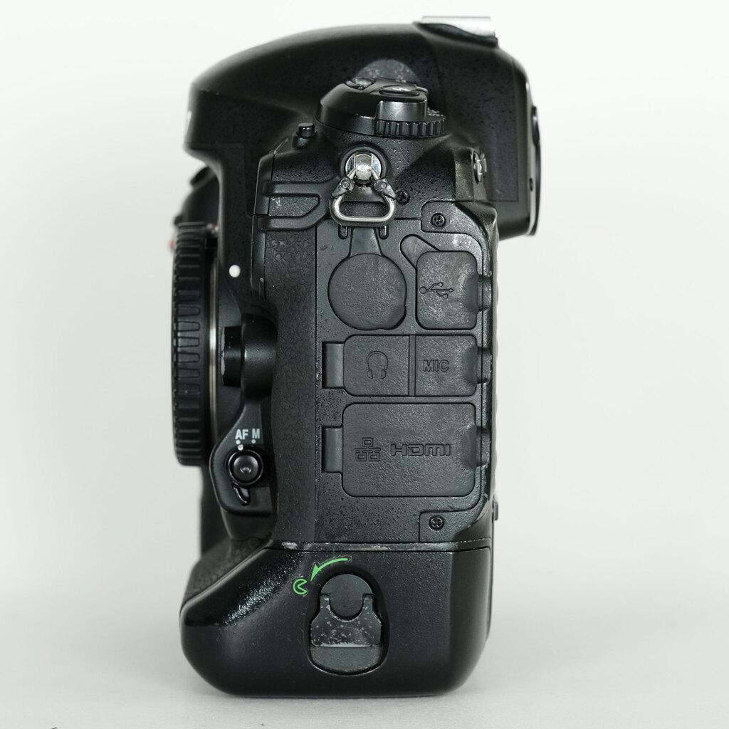 Nikon D4Sの出品 | ONE SCENE（ワンシーン）