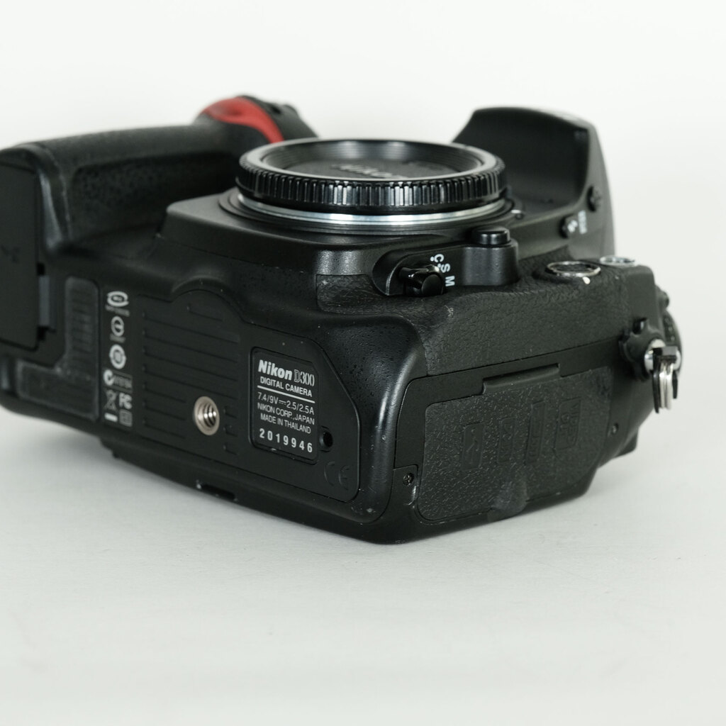 Nikon D300 ボディの出品 | ONE SCENE（ワンシーン）
