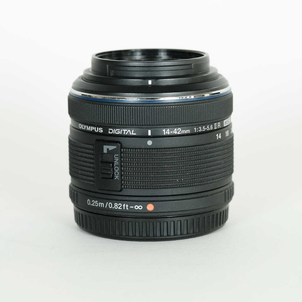 M.ZUIKO DIGITAL 14-42mm F3.5-5.6 II R [ブラック] 中古価格比較