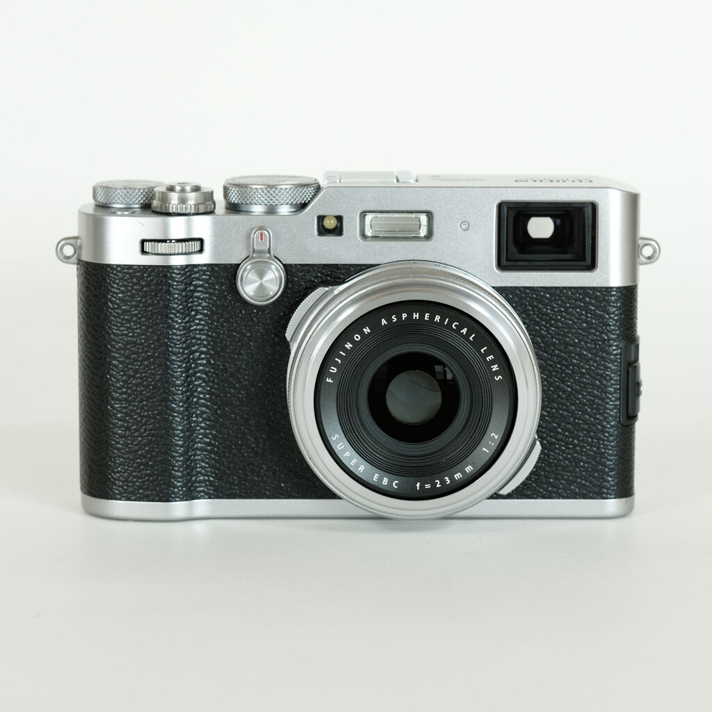 FUJIFILM X100F シルバーの出品 | ONE SCENE（ワンシーン）