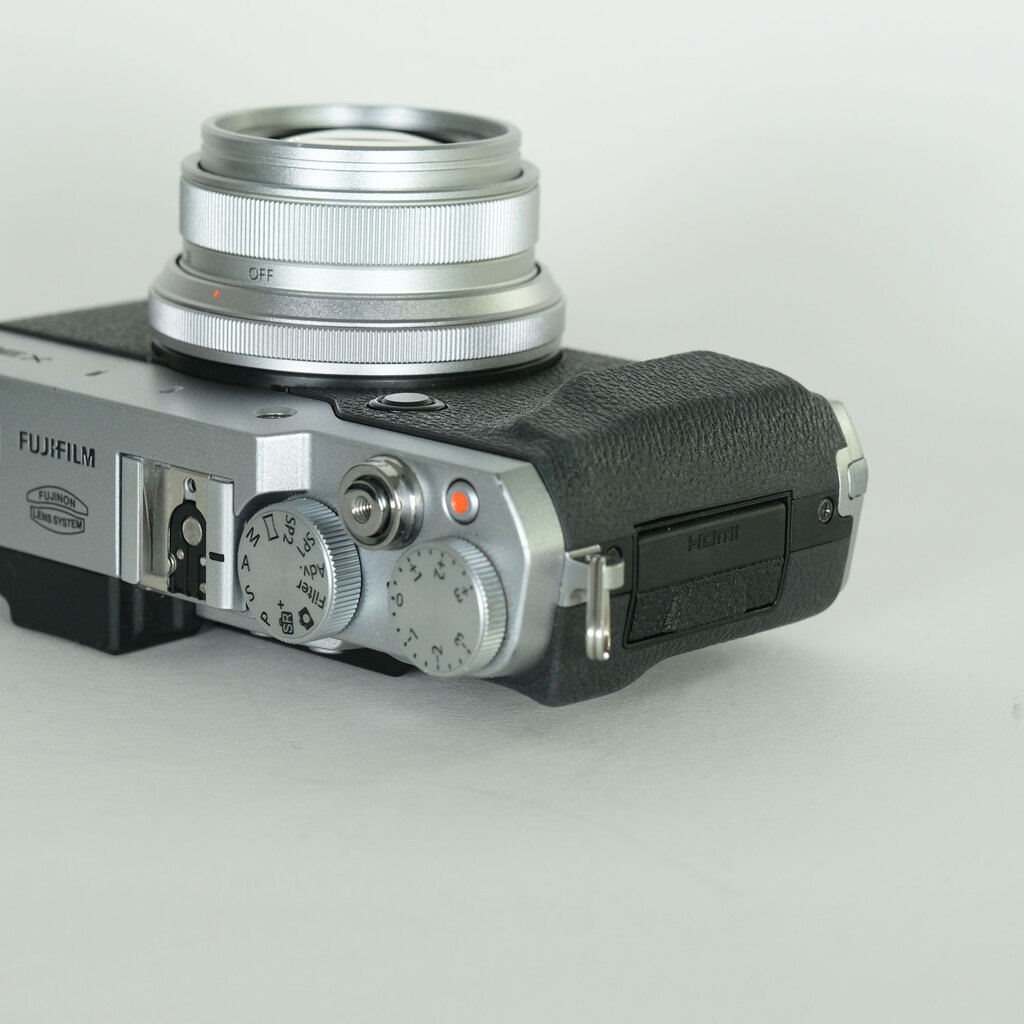 FUJIFILM X30 シルバーの出品 | ONE SCENE（ワンシーン）