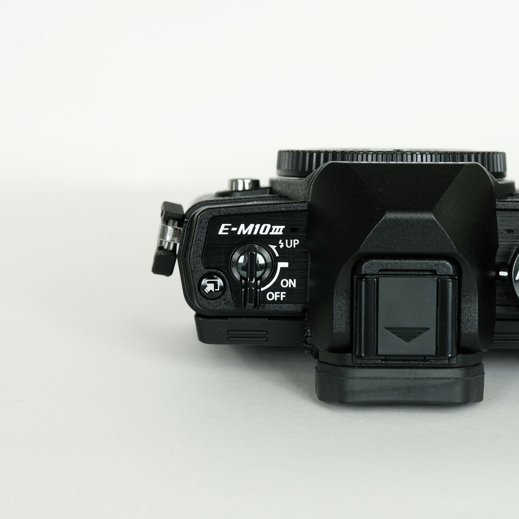 OLYMPUS OM-D E-M10 Mark IIIの出品 | ONE SCENE（ワンシーン）