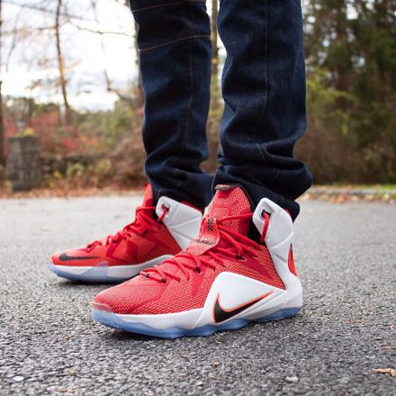 国内12月6日発売予定】 ナイキ レブロン12 ユニバーシティ レッド