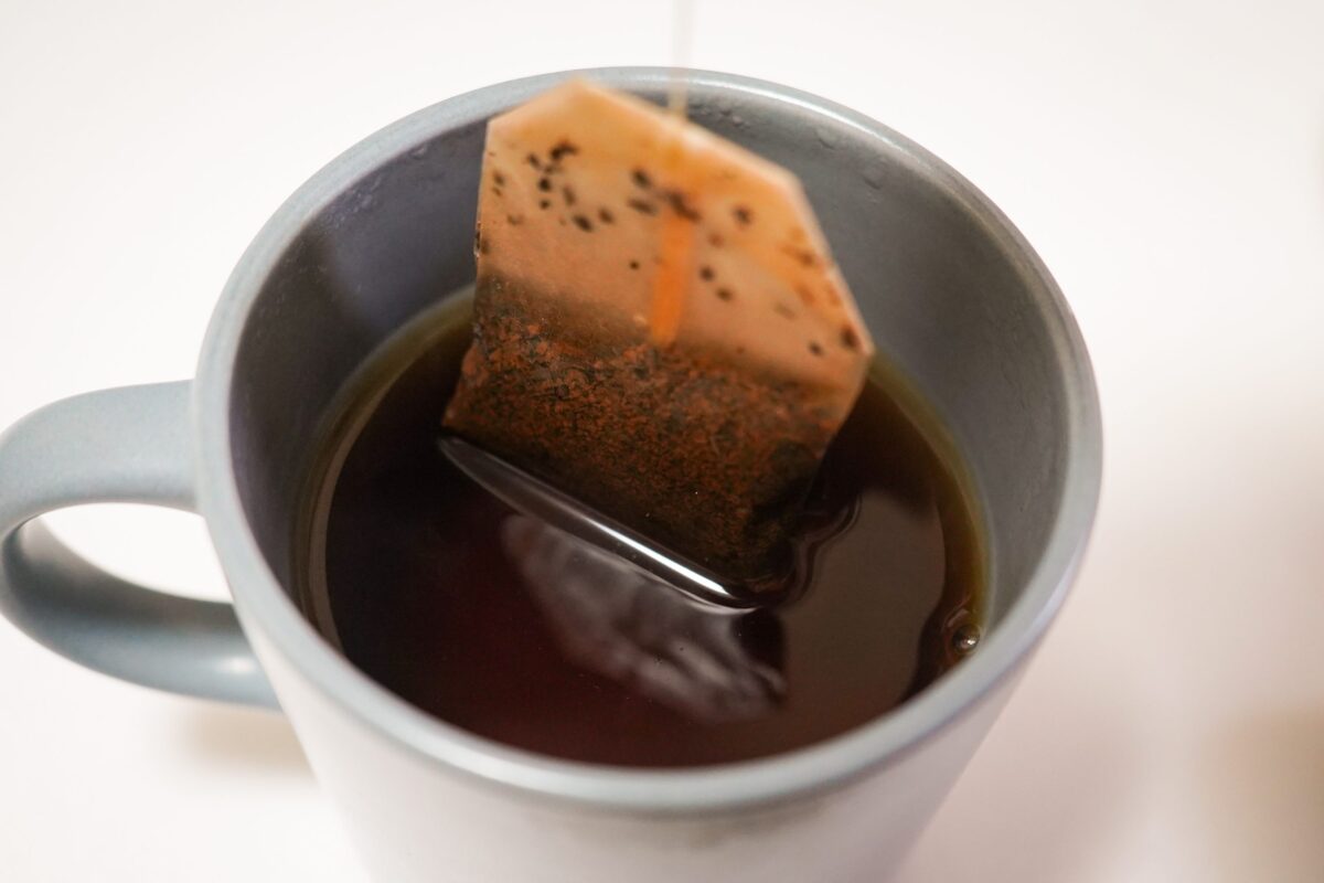 ZIP！』紅茶の“あるあるの悩み”をたった2秒で解決 取り出す前に液面に