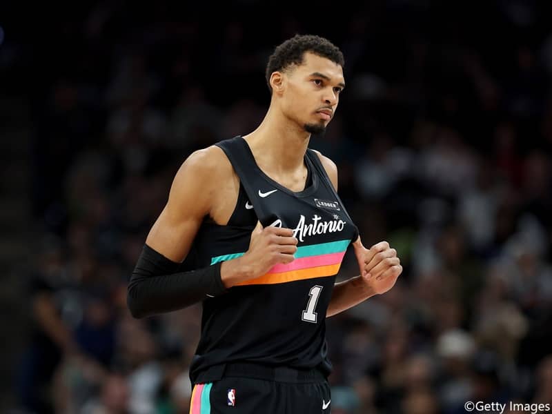 ビクター・ウェンバンヤマがNBA史上2番目の若さでシーズン通算500