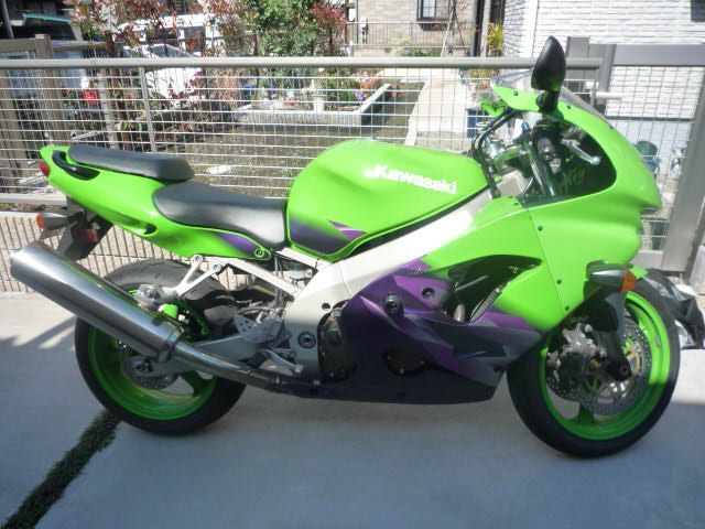 90年代のビッグバイクの魅力に触れてみる！？ZX-9Rは電子制御なんて