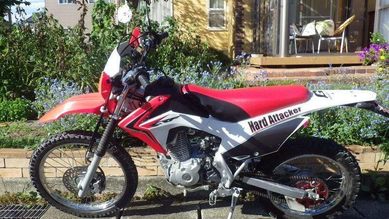 HONDA CRF125F「ハードアタッカー特盛シートの製作」 | ウェビック