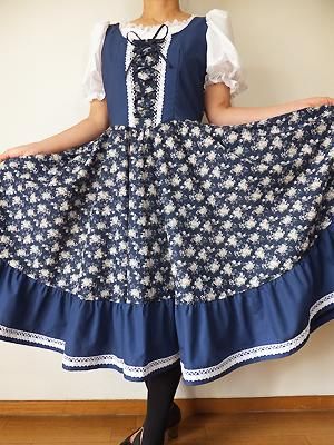 フォークダンス衣装◇レースアップバラのブーケ柄2段ティアード