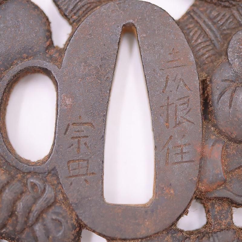 江戸時代の鉄地彫刻短刀用小振り鍔 - 骨董・刀装具