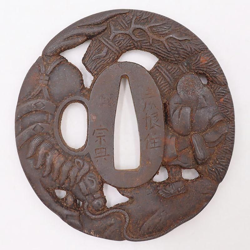 江戸時代の鉄地彫刻短刀用小振り鍔 - 骨董・刀装具