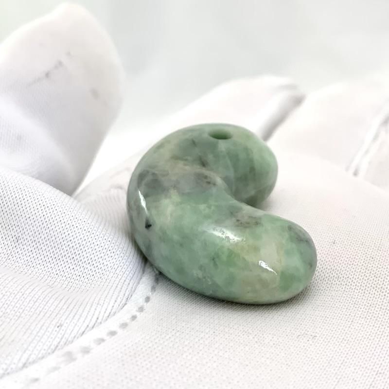 糸魚川翡翠(金山谷産) 勾玉 巴型 】 国産 天然石 糸魚川産翡翠 ひすい