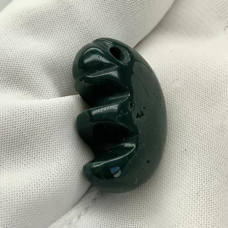 出雲石／碧玉 勾玉 中 AA 獣型 】 出雲石 国産 花仙山 青めのう 緑 櫛