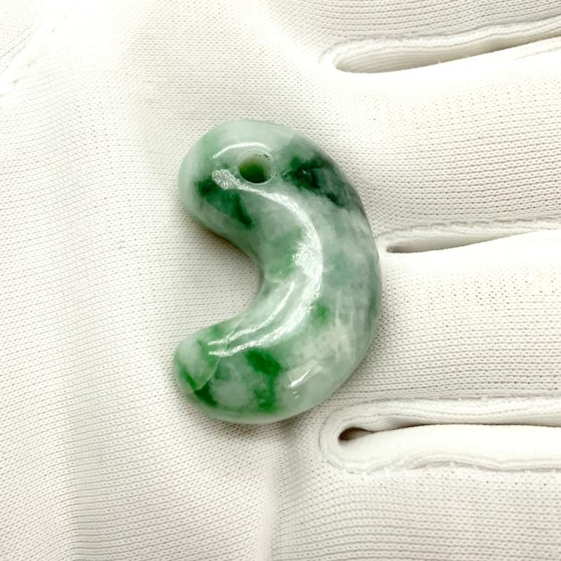 糸魚川翡翠 勾玉 巴型 】 国産 天然石 糸魚川産翡翠 ひすい ヒスイ