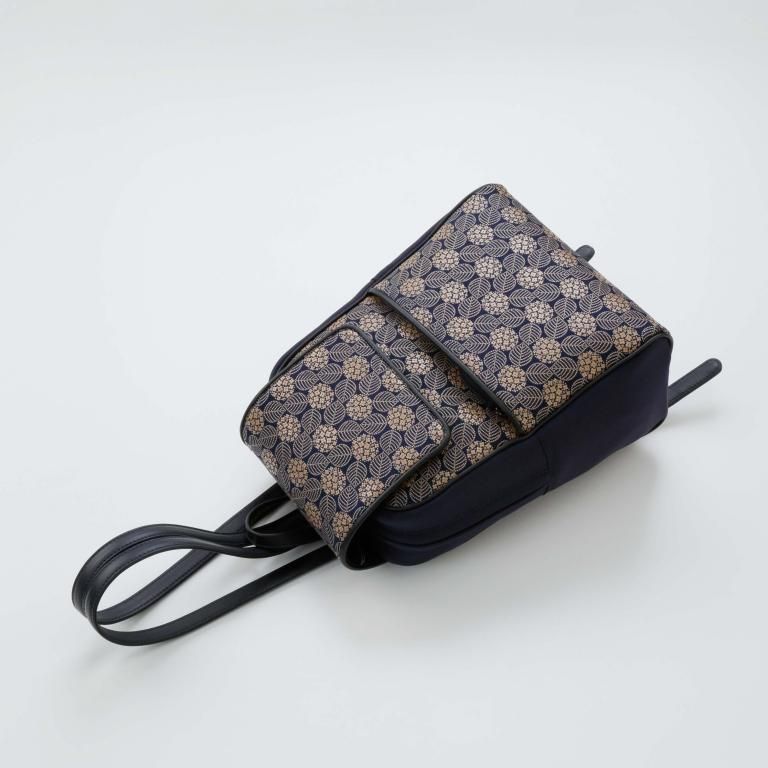 リュックC［紺地／白漆／あじさい］：印傳屋公式オンラインショップ