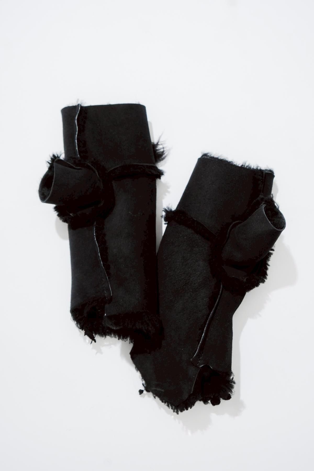 GOOD KARMA DEVELOPMENT / Reversible Mouton Gloves “WHIPPLE” BLACK