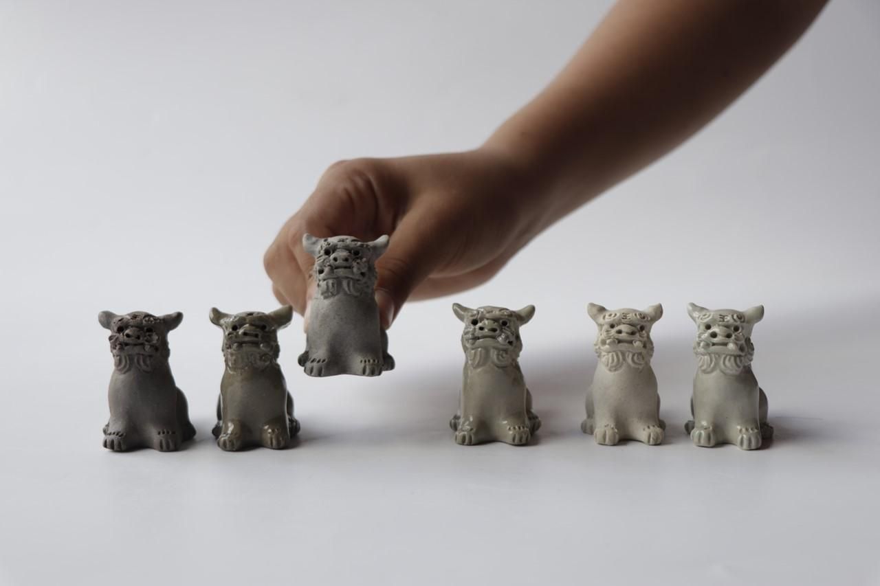 ミクロシーサー | 極小シーサー - 育陶園 やちむんの窯元｜沖縄の陶器
