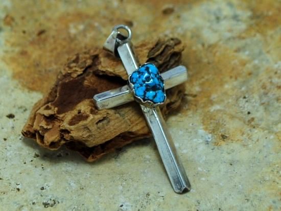 ナバホ族 ターコイズクロスペンダント - インディアンジュエリーや