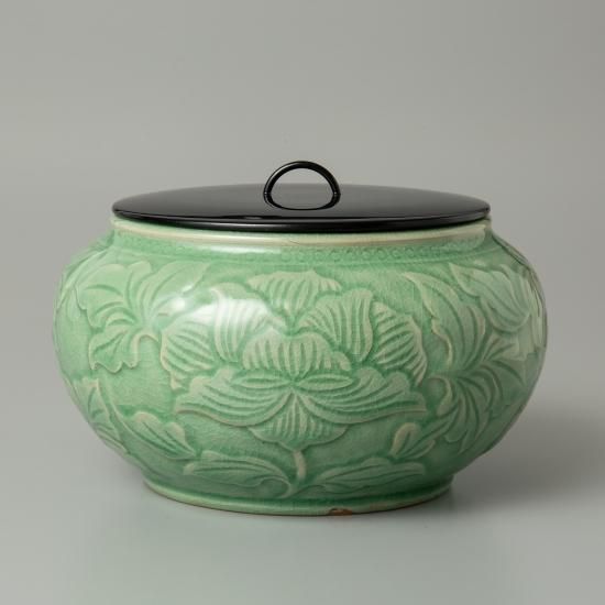 青磁 牡丹唐草文水指 清水久嗣 作 - 茶道具・抹茶通販 | ギャラリーき