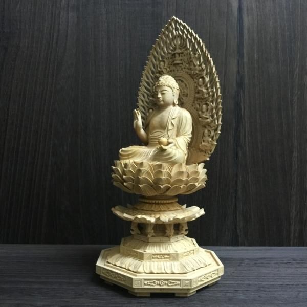 薬師如来】 柘植 飛天光背八角台 坐2.5寸 総高26cm