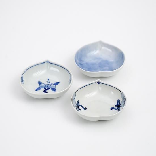 桃小付（豆皿）（3柄） - 有田焼窯元 皓洋窯 公式ホームページ