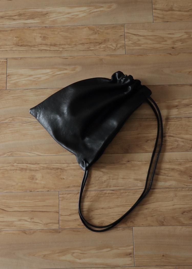 GABRIELA COLL GARMENTS【 GATHERED CROSSED LEATHER BAG / Black