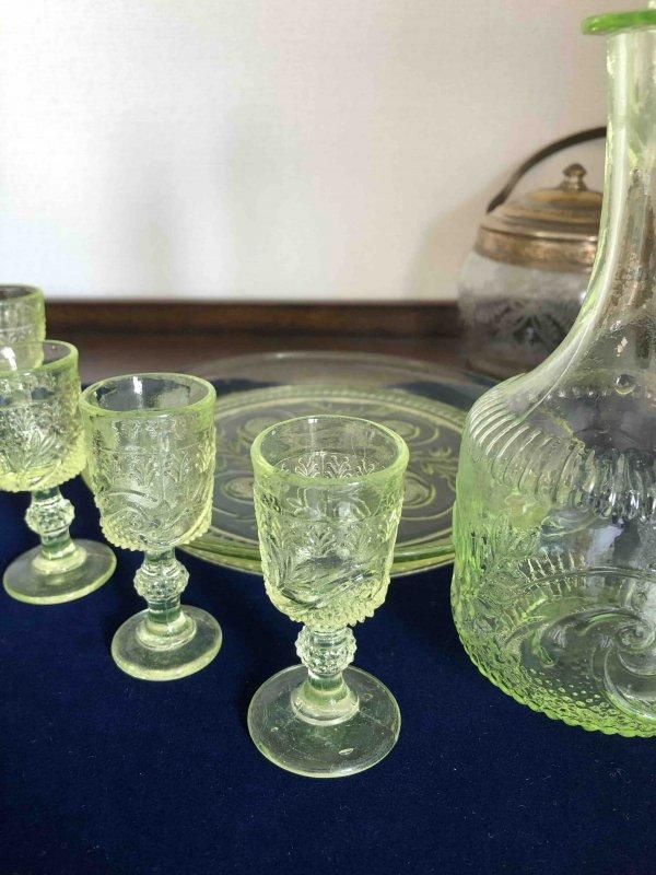 幻想的なウランゲラスのリキュールグラスセット