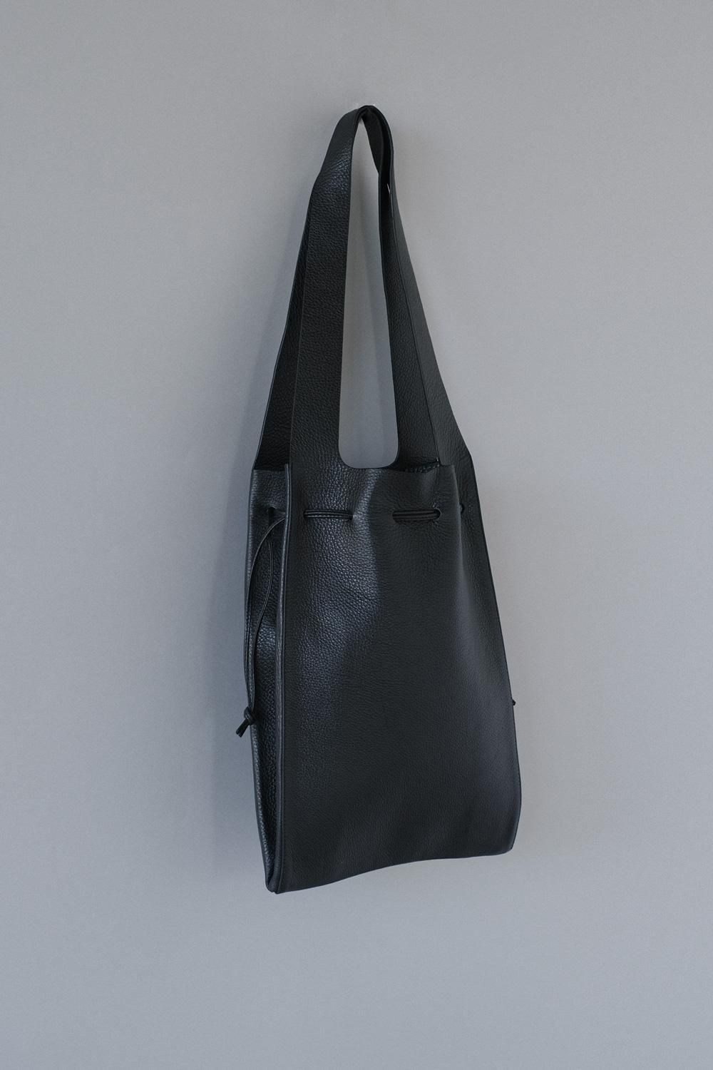 PEBBLE GRAIN TOTE M［BLACK］／Aeta