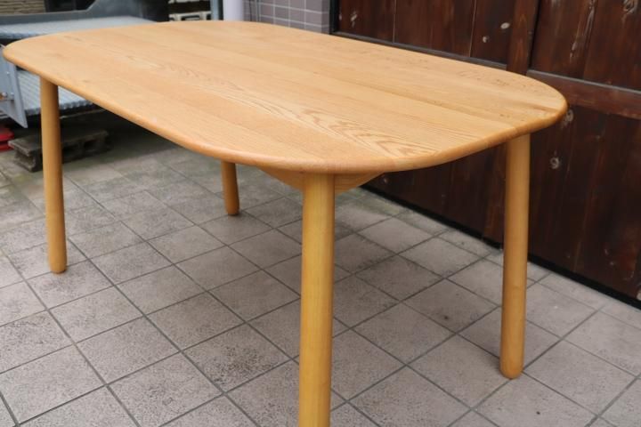 Tsukuba Sansho(筑波産商)のオークライフ ダイニングテーブルです