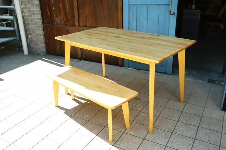 MOMO natural(モモナチュラル)の人気シリーズVIBOのダイニングテーブル