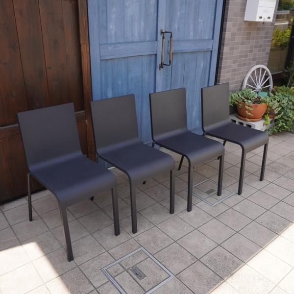 Vitra(ヴィトラ)社の.03(ゼロスリー) 2脚セットです。スタッキングも