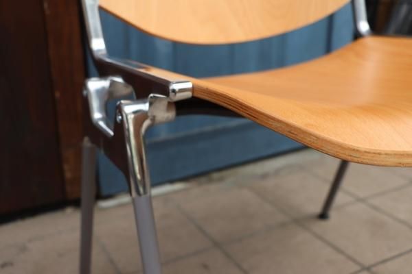 D&DEPARTMENT取扱いイタリアCastelli(カステリ)社のスタッキングチェア