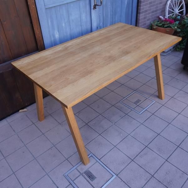 unico(ウニコ)のELEMT(エレムト)シリーズのダイニングテーブル/W1400