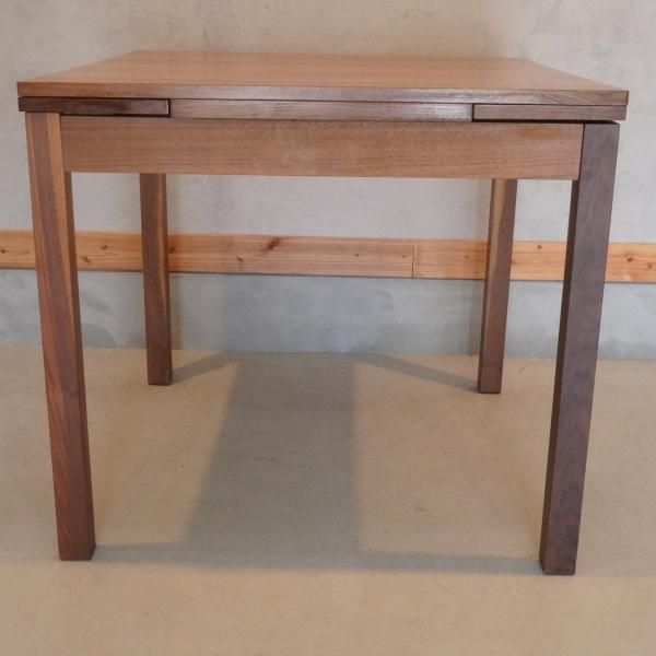 無印良品(MUJI)のウォールナット材 エクステンションテーブルです