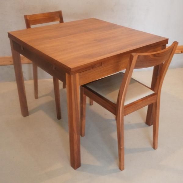 無印良品(MUJI)のウォールナット材 エクステンションテーブルです