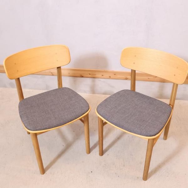 人気の無印良品(MUJI)のオーク材ラウンドチェア 2脚セットです