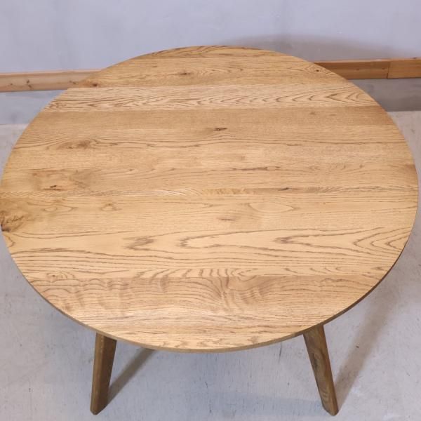 unico(ウニコ) ADDAY(アディ) ラウンドダイニングテーブルです♪木の