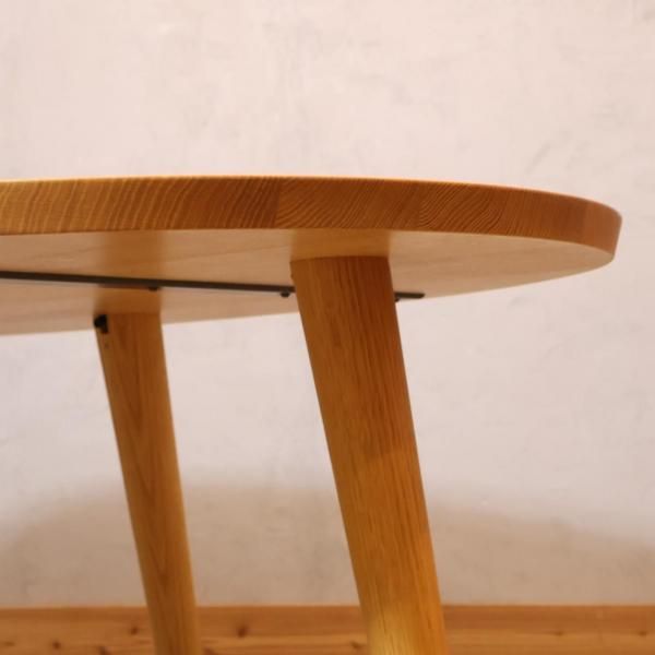 飛騨の家具メーカーKASHIWA(柏木工)のオーク材を使用したダイニング